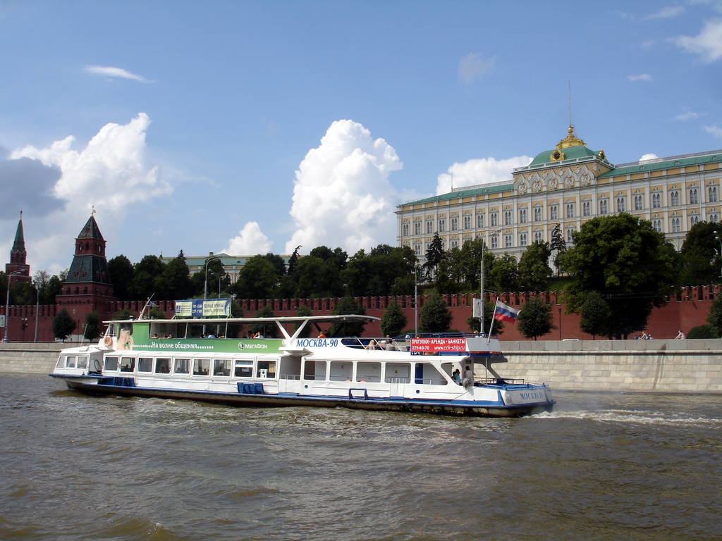 Ru_moscow_river_boat_90_kremlin_08.jpg