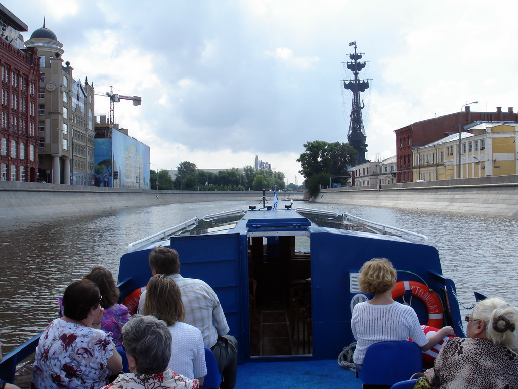 Ru_moscow_river_vod_kanal_petr_monument_view_08.jpg